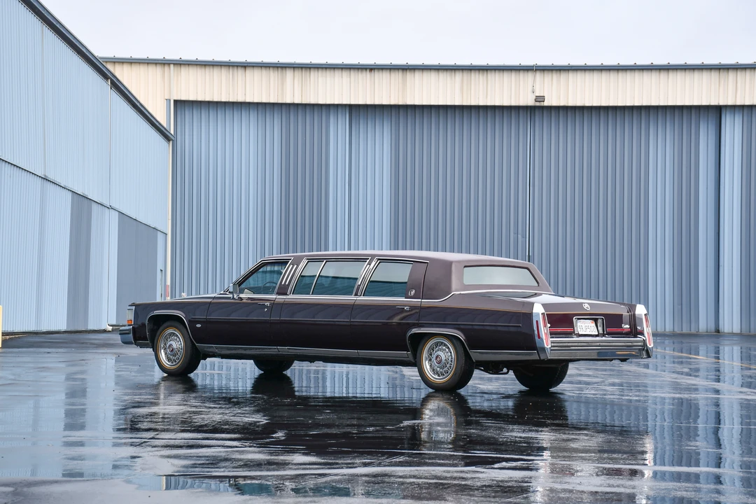1989 Cadillac Brougham - Image 15 of 31