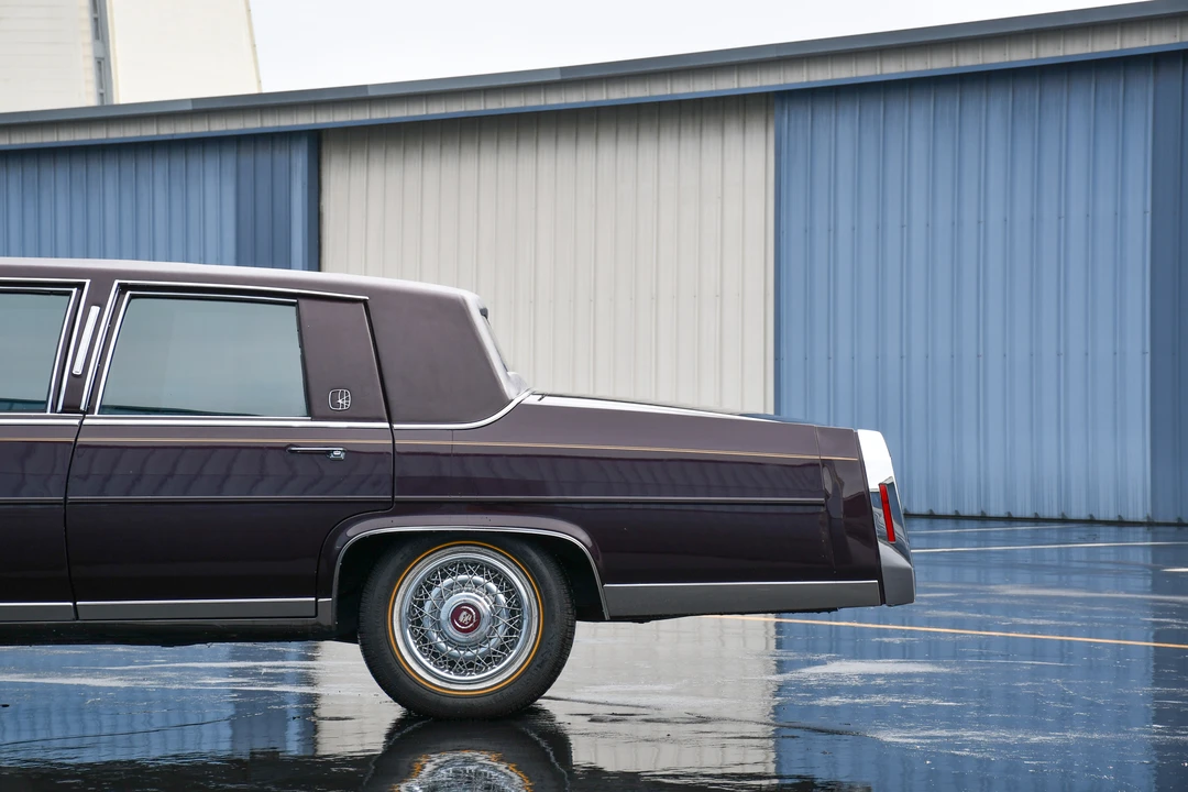 1989 Cadillac Brougham - Image 20 of 31