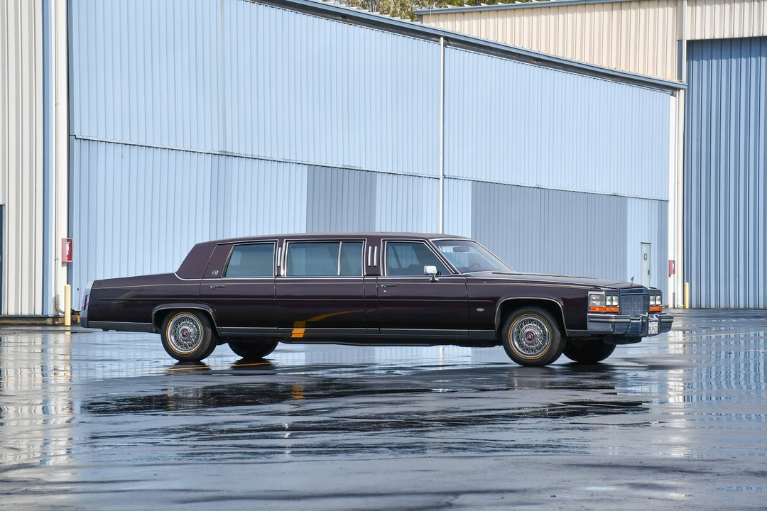 1989 Cadillac Brougham - Image 7 of 31