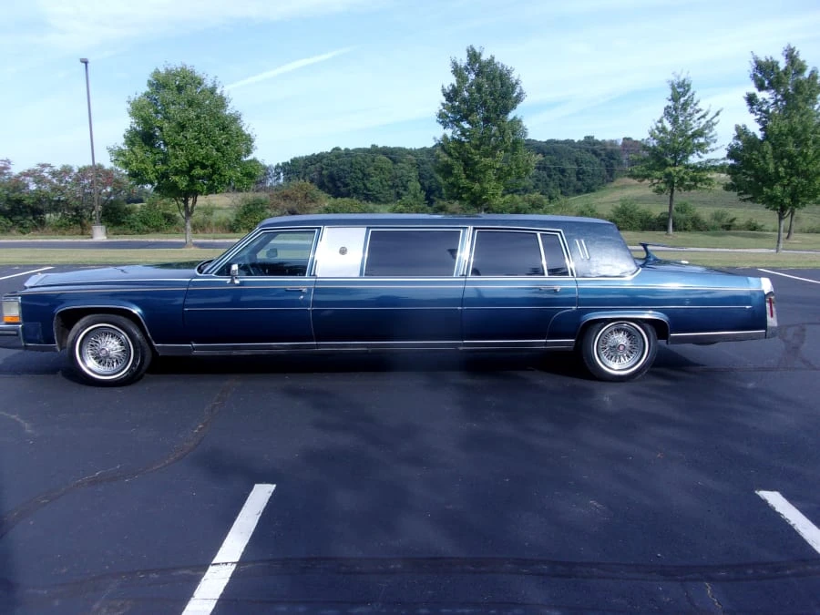1989 Cadillac Brougham - Image 2 of 12