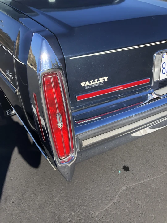 1989 Cadillac Brougham - Image 25 of 29