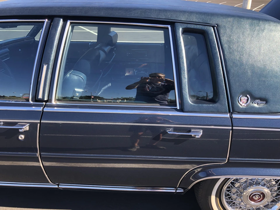 1989 Cadillac Brougham - Image 22 of 29