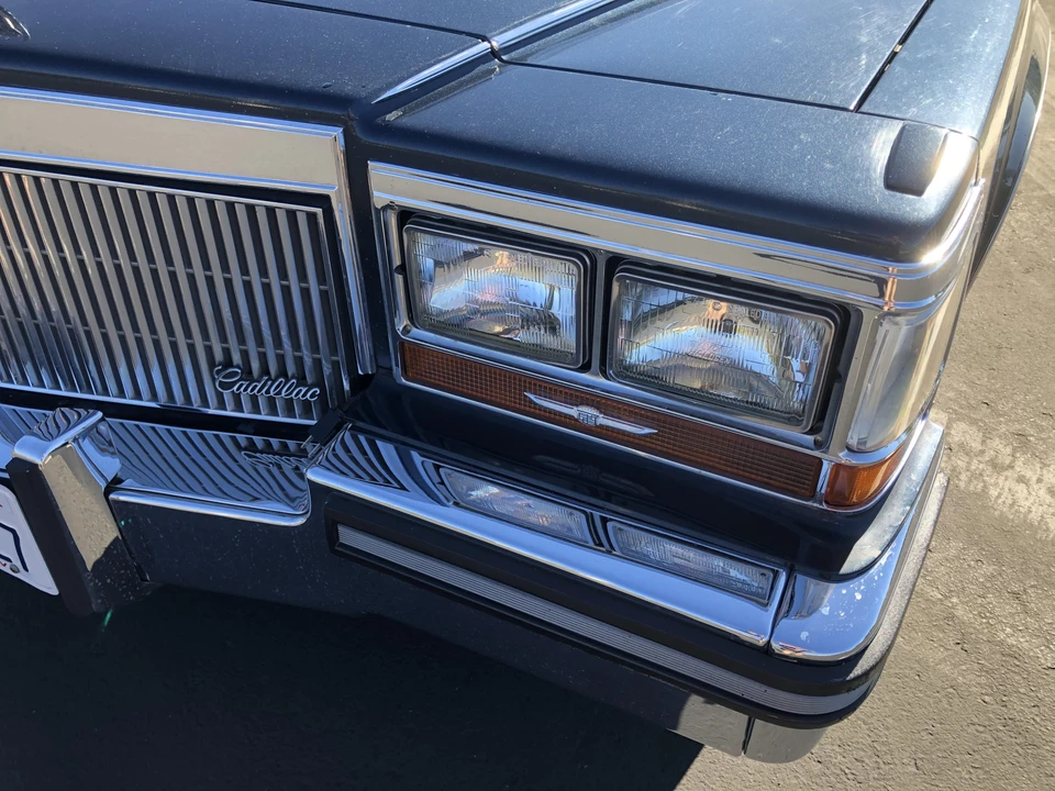 1989 Cadillac Brougham - Image 18 of 29