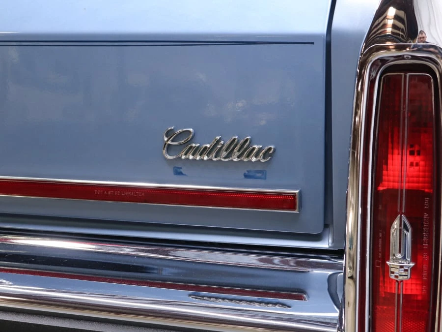 1989 Cadillac Brougham - Image 17 of 31
