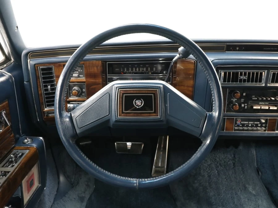 1989 Cadillac Brougham - Image 25 of 31