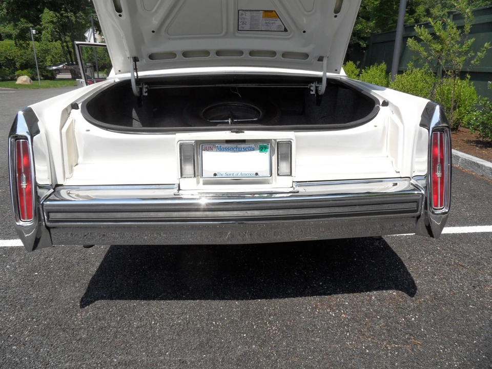 1989 Cadillac Brougham - Image 8 of 31