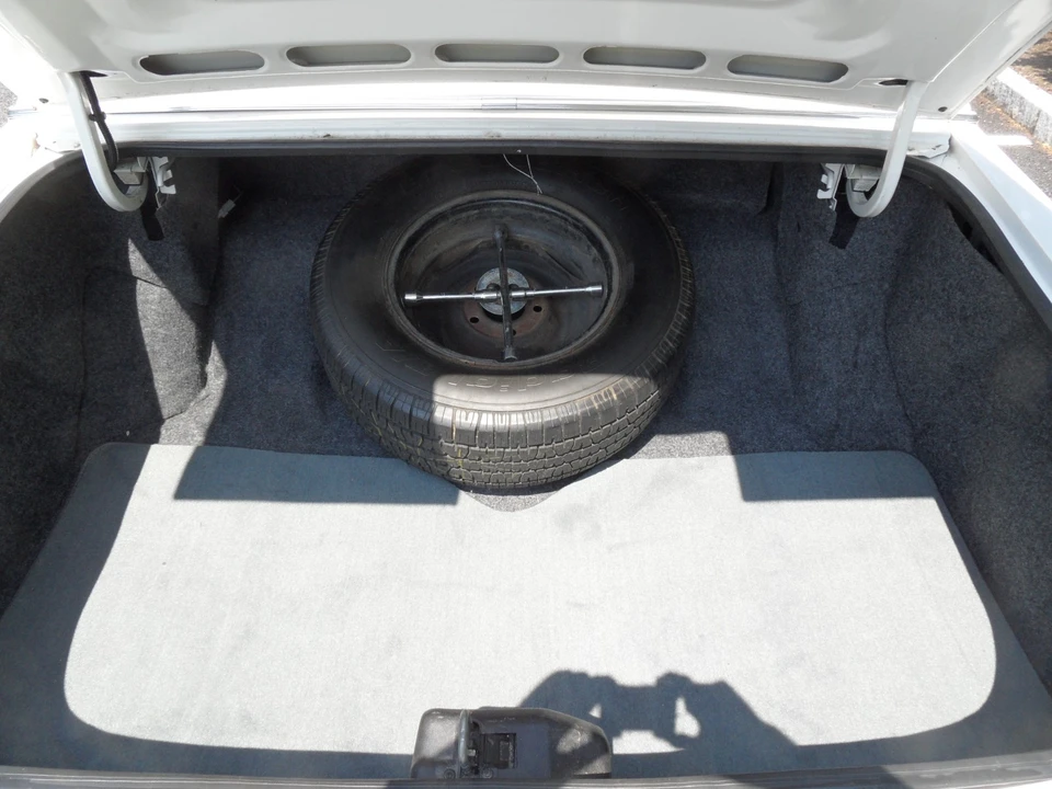 1989 Cadillac Brougham - Image 7 of 31