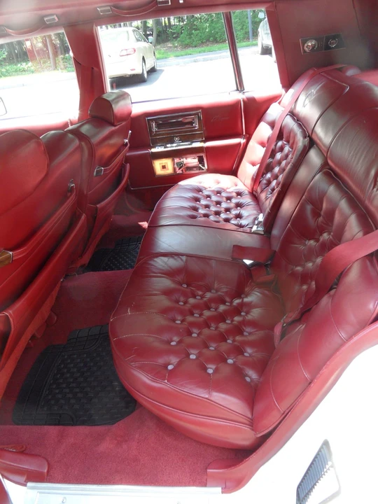 1989 Cadillac Brougham - Image 23 of 31