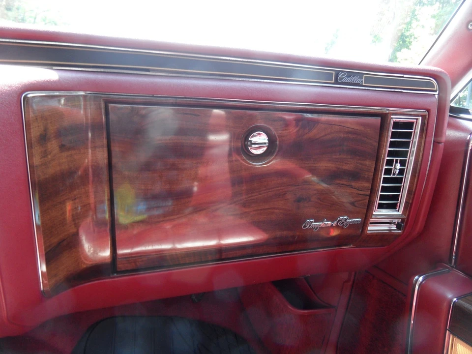 1989 Cadillac Brougham - Image 30 of 31