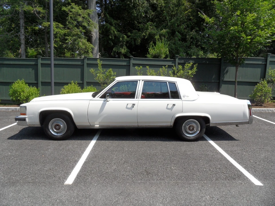 1989 Cadillac Brougham - Image 2 of 31