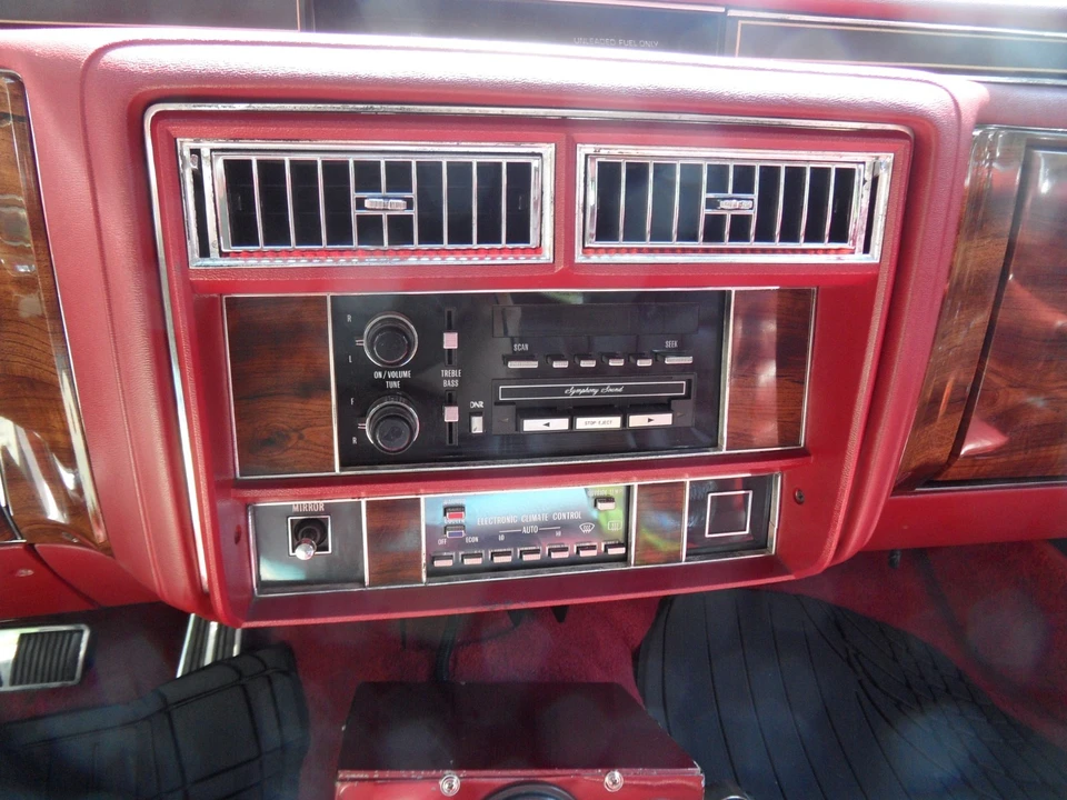 1989 Cadillac Brougham - Image 28 of 31