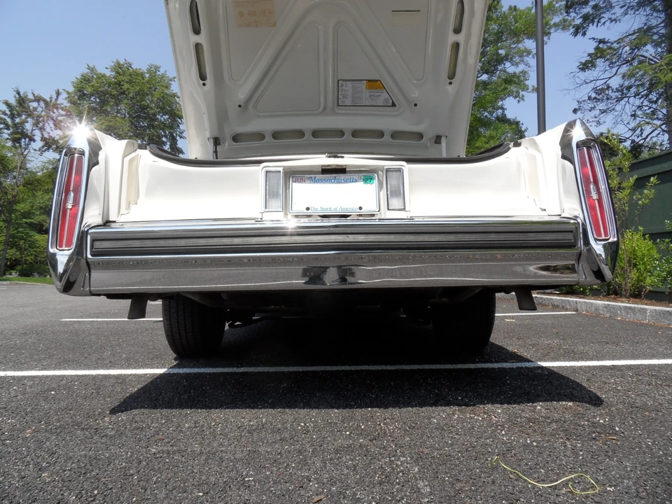 1989 Cadillac Brougham - Image 9 of 31