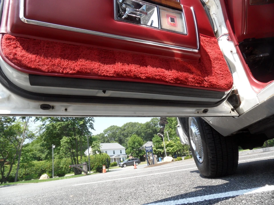 1989 Cadillac Brougham - Image 18 of 31