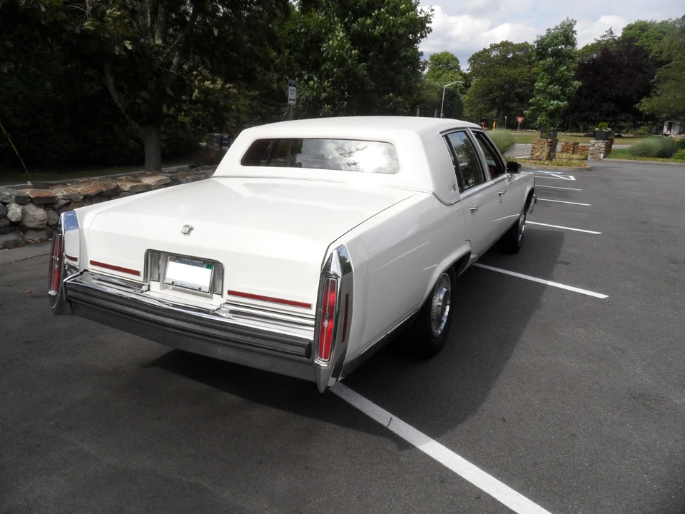 1989 Cadillac Brougham - Image 31 of 31