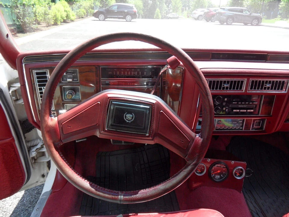 1989 Cadillac Brougham - Image 26 of 31