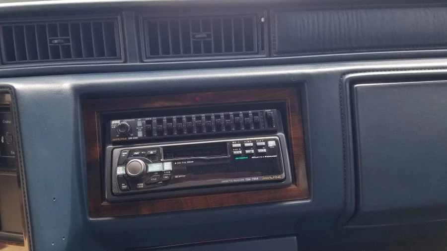 1989 Cadillac DeVille 6th Gen - Image 10 of 19