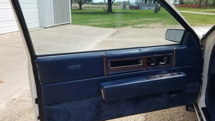 1989 Cadillac DeVille 6th Gen - Image 14 of 19