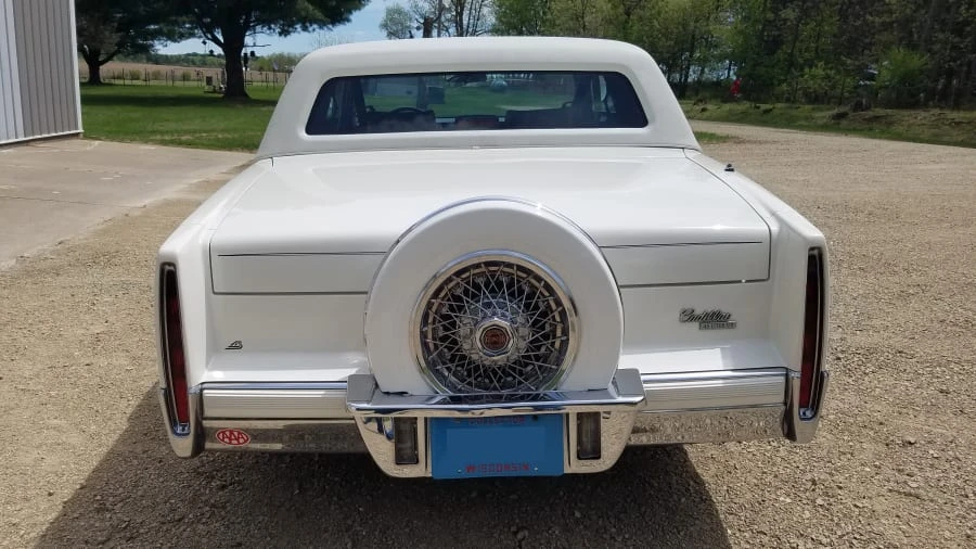 1989 Cadillac DeVille 6th Gen - Image 17 of 19