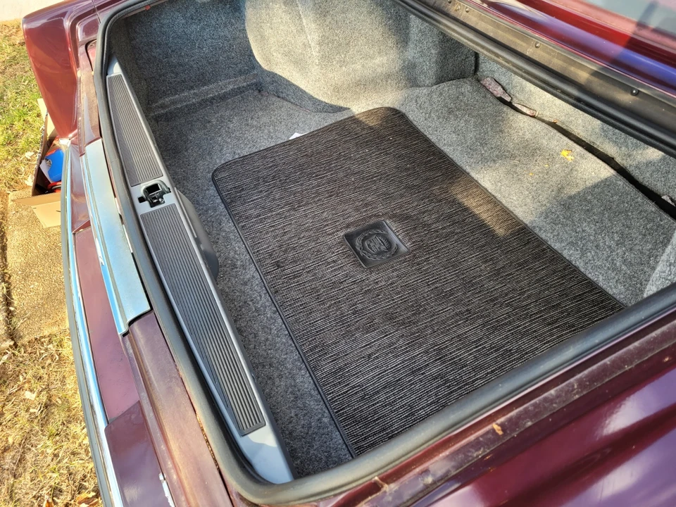 1989 Cadillac DeVille 6th Gen - Image 8 of 17