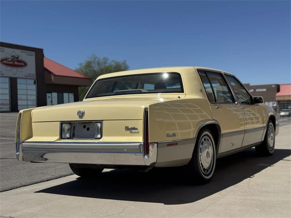 1989 Cadillac DeVille 6th Gen - Image 6 of 31