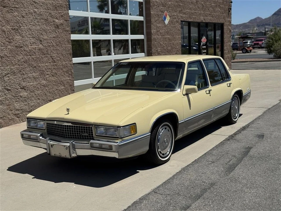 1989 Cadillac DeVille 6th Gen - Image 3 of 31