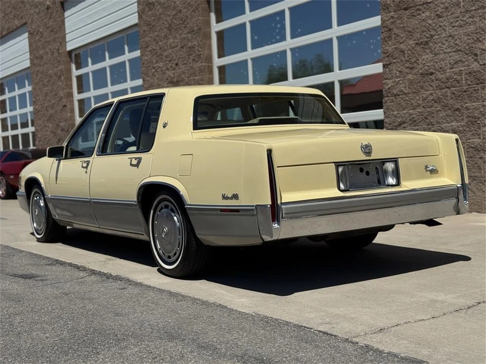 1989 Cadillac DeVille 6th Gen - Image 9 of 31