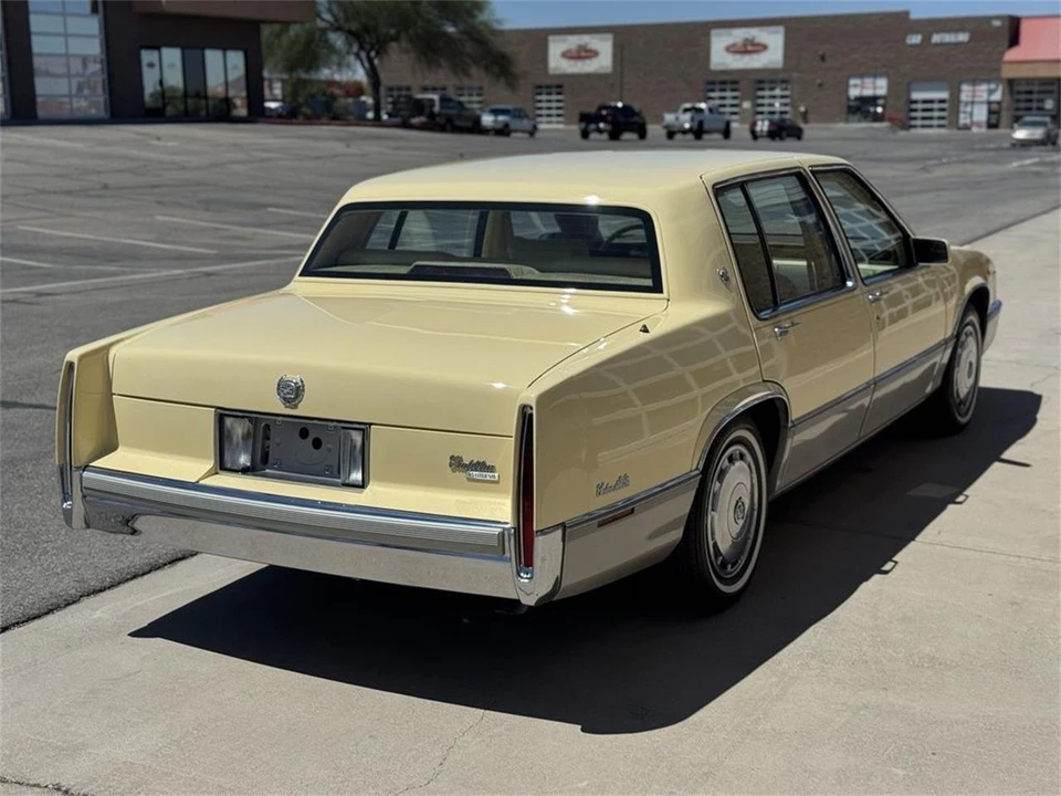 1989 Cadillac DeVille 6th Gen - Image 7 of 31
