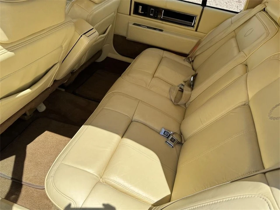 1989 Cadillac DeVille 6th Gen - Image 17 of 31