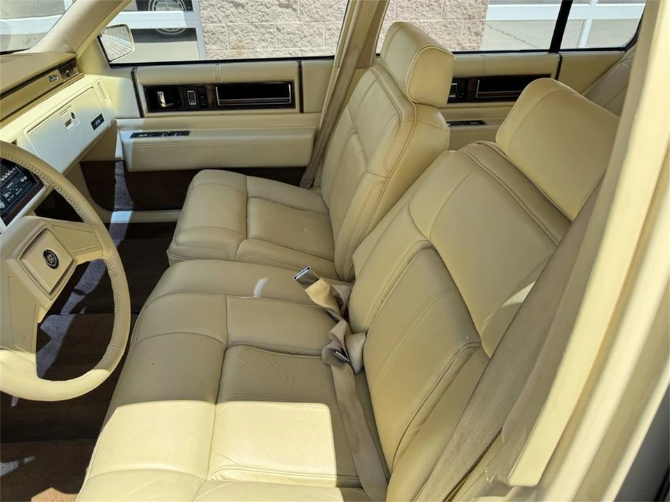 1989 Cadillac DeVille 6th Gen - Image 14 of 31