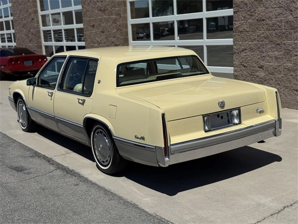 1989 Cadillac DeVille 6th Gen - Image 10 of 31