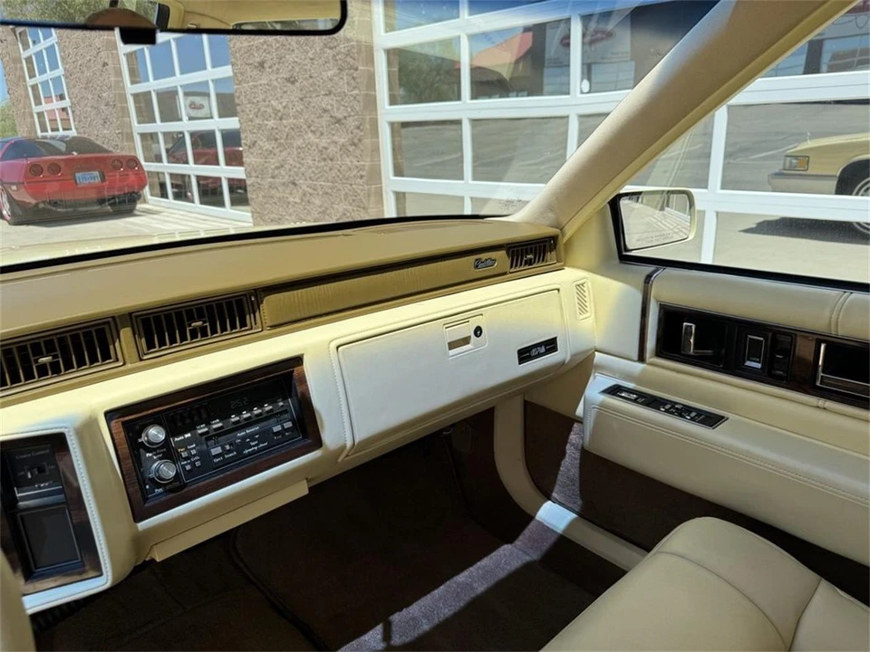 1989 Cadillac DeVille 6th Gen - Image 11 of 31