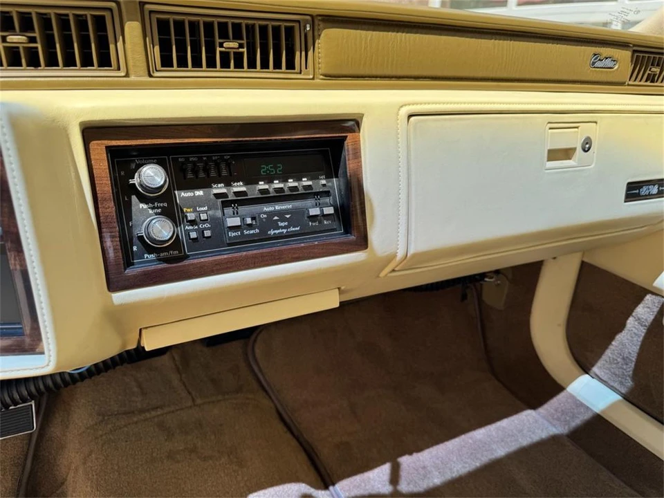1989 Cadillac DeVille 6th Gen - Image 13 of 31