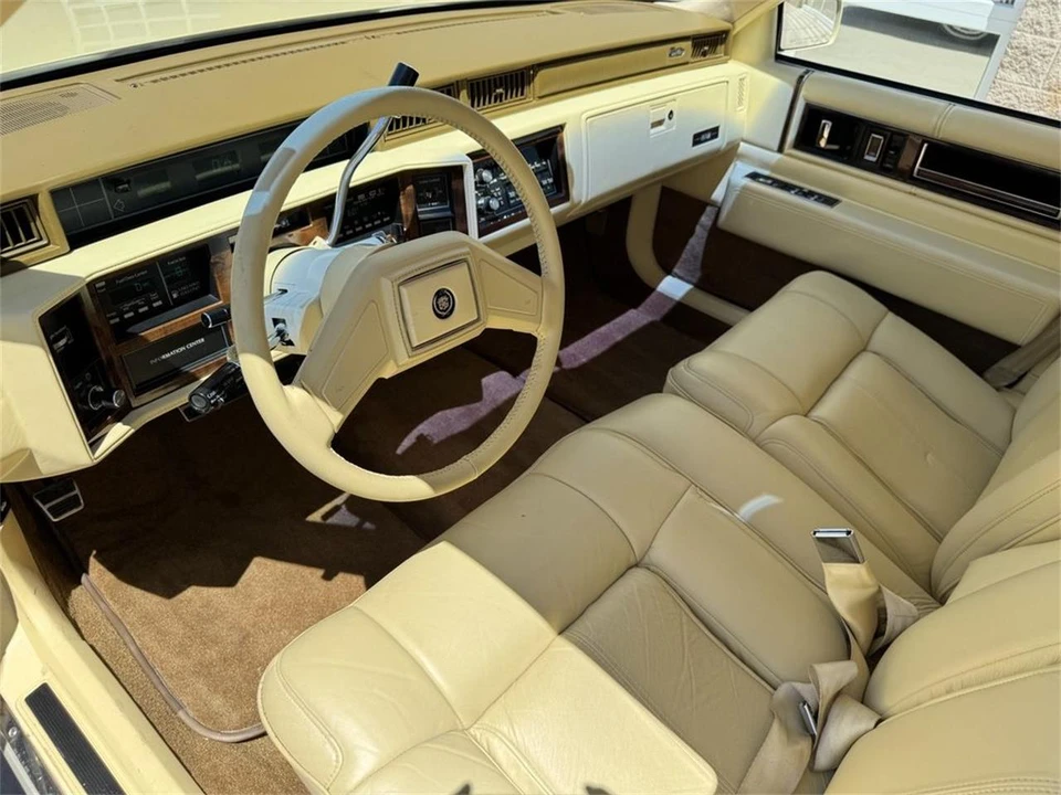 1989 Cadillac DeVille 6th Gen - Image 15 of 31