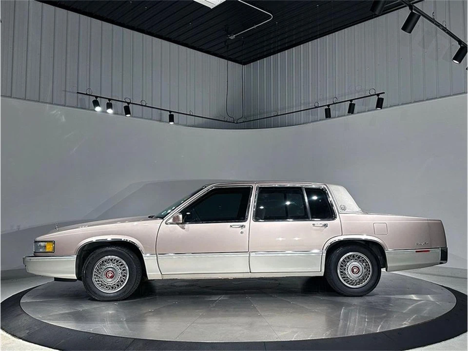 1989 Cadillac DeVille 6th Gen - Image 12 of 31