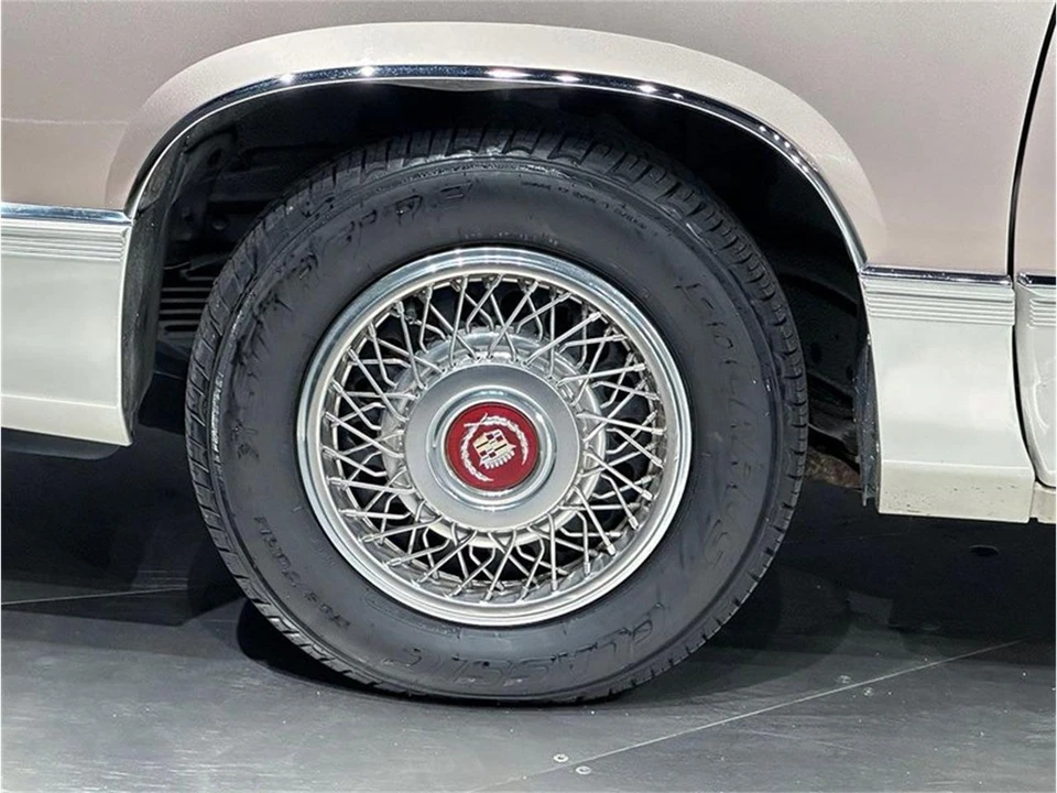 1989 Cadillac DeVille 6th Gen - Image 13 of 31