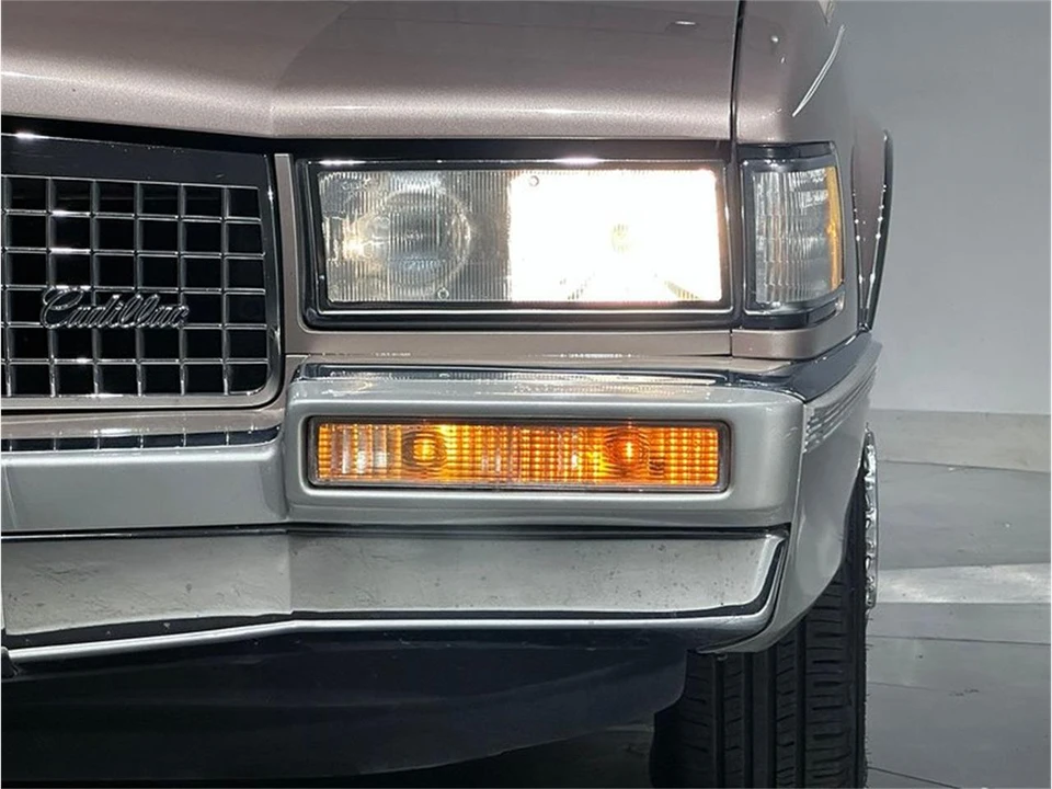 1989 Cadillac DeVille 6th Gen - Image 21 of 31