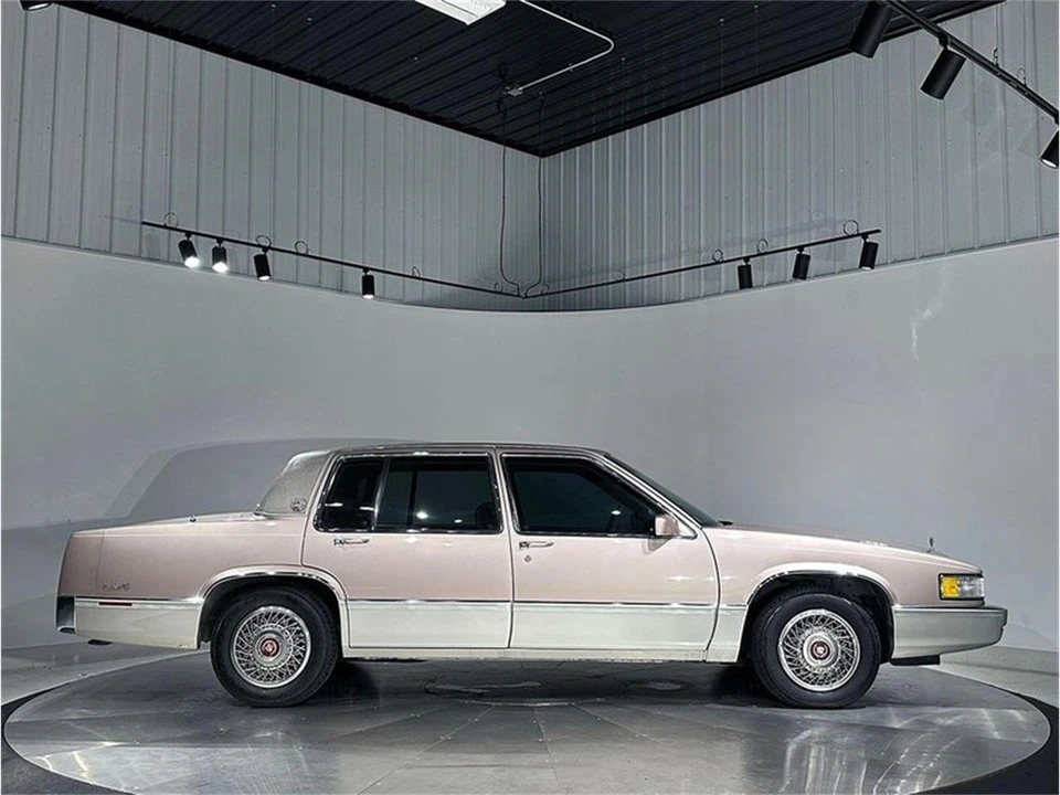 1989 Cadillac DeVille 6th Gen - Image 6 of 31