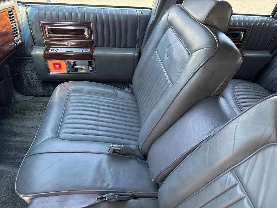 1989 Cadillac DeVille 6th Gen - Image 16 of 30