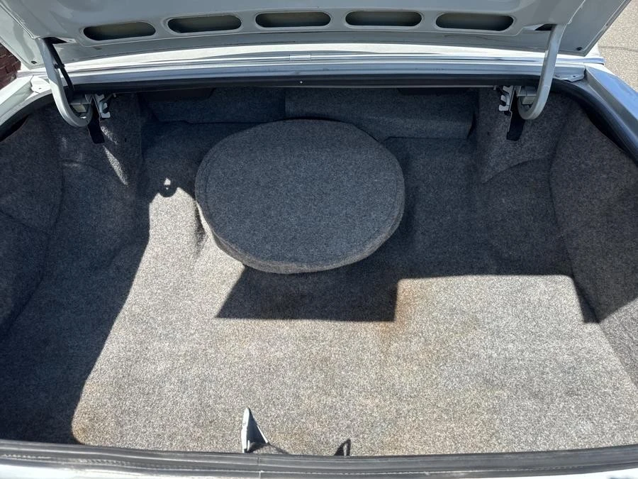 1989 Cadillac DeVille 6th Gen - Image 24 of 30