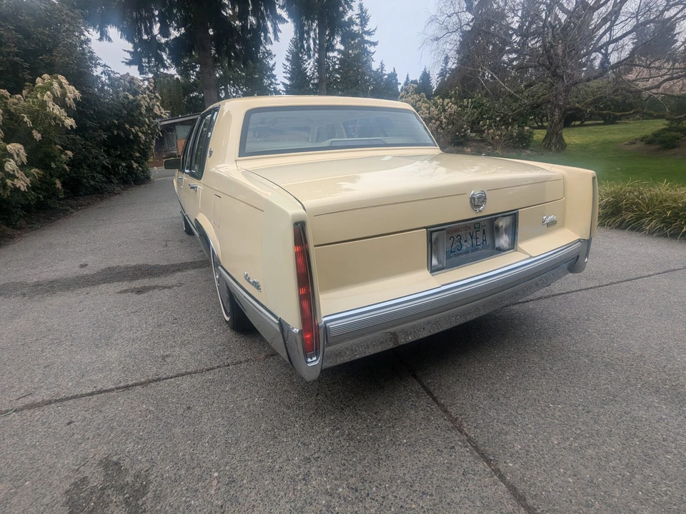1989 Cadillac DeVille 6th Gen - Image 12 of 31