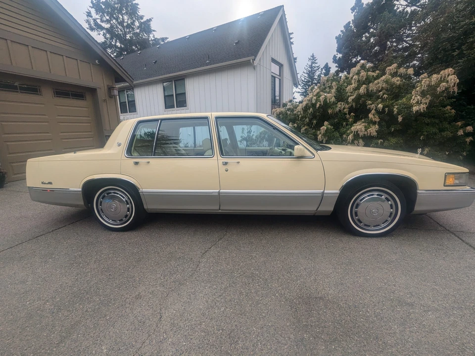 1989 Cadillac DeVille 6th Gen - Image 11 of 31