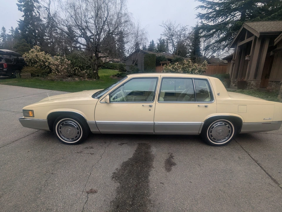 1989 Cadillac DeVille 6th Gen - Image 15 of 31