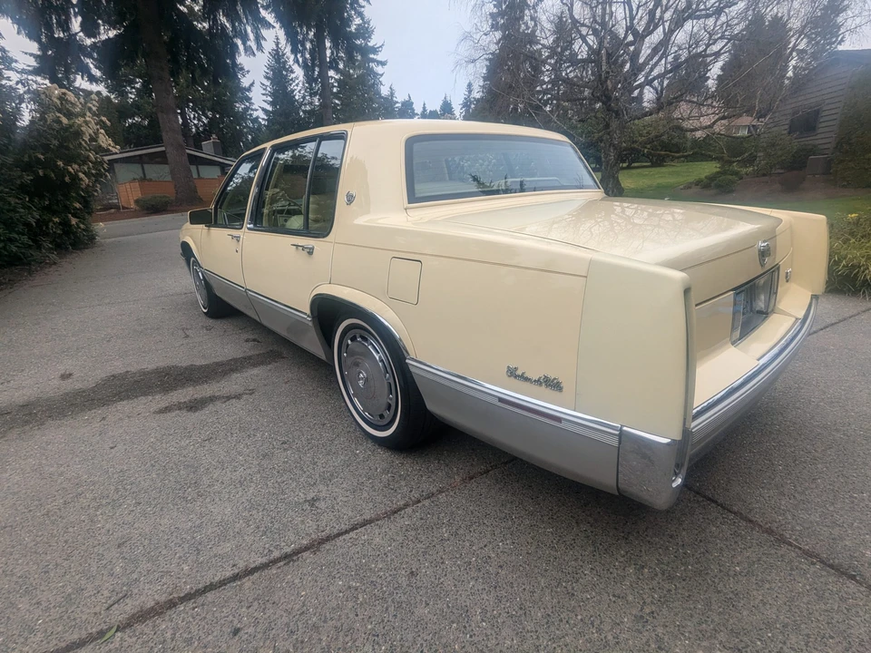 1989 Cadillac DeVille 6th Gen - Image 13 of 31