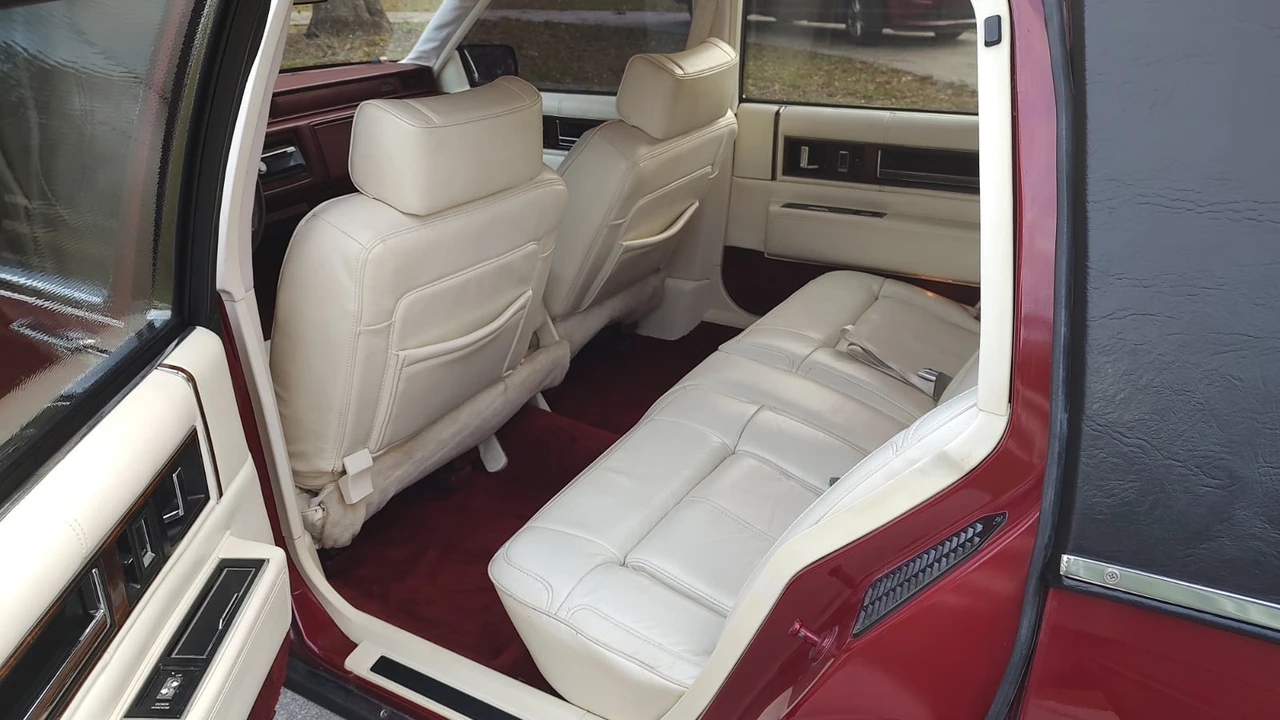 1989 Cadillac DeVille 6th Gen - Image 10 of 18