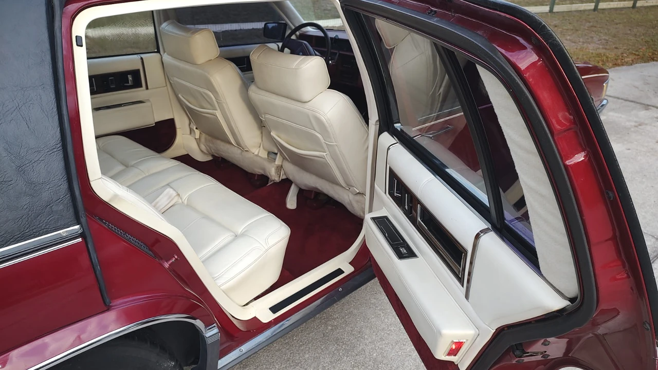 1989 Cadillac DeVille 6th Gen - Image 11 of 18