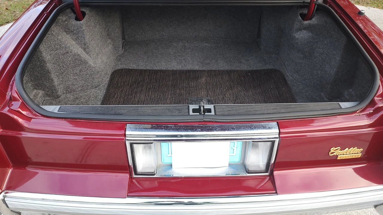 1989 Cadillac DeVille 6th Gen - Image 13 of 18