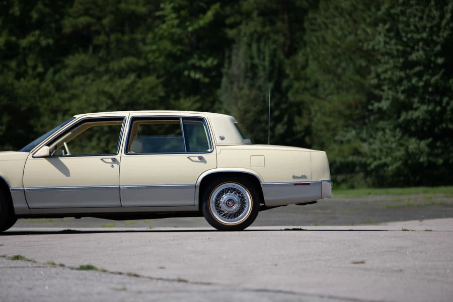 1989 Cadillac DeVille 6th Gen - Image 12 of 23