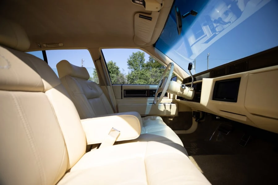 1989 Cadillac DeVille 6th Gen - Image 18 of 23