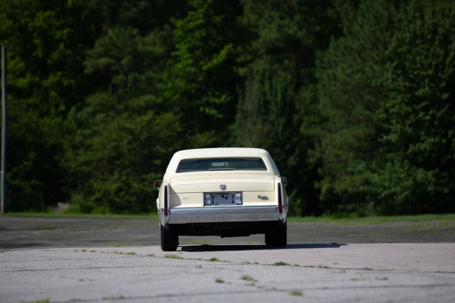 1989 Cadillac DeVille 6th Gen - Image 10 of 23