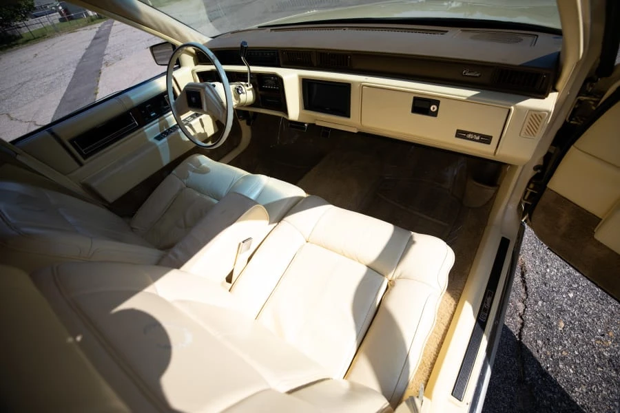 1989 Cadillac DeVille 6th Gen - Image 16 of 23